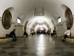 Киевляне недовольны присутствием советской символики в метро